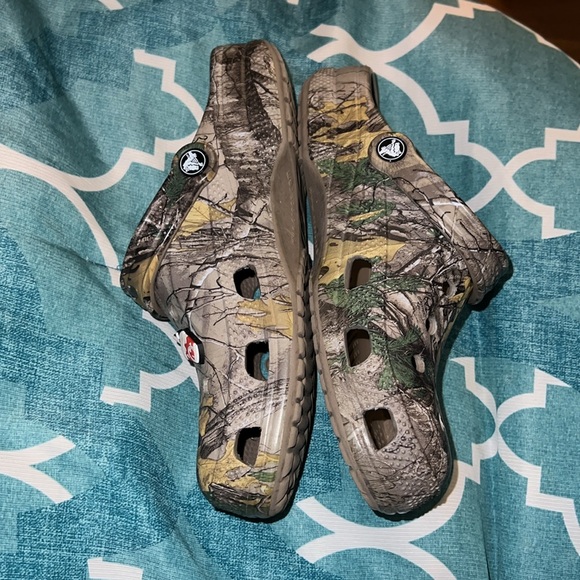 Used crocs with gibet. Camo - Picture 2 of 5